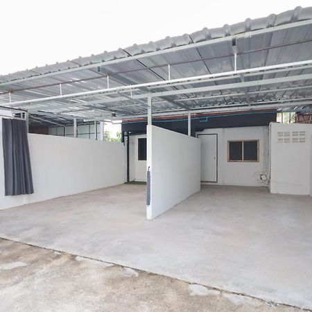 Oyo 1163 Eden Hostel Phuket Bagian luar foto