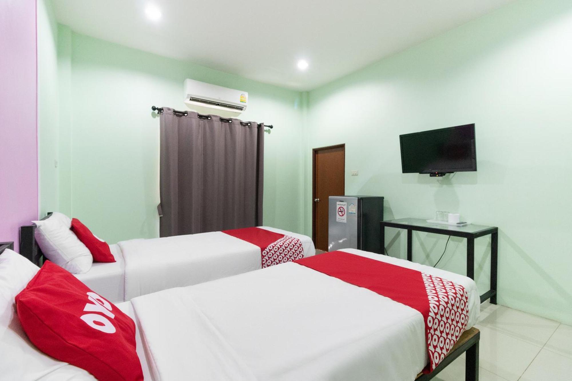 Oyo 1163 Eden Hostel Phuket Bagian luar foto