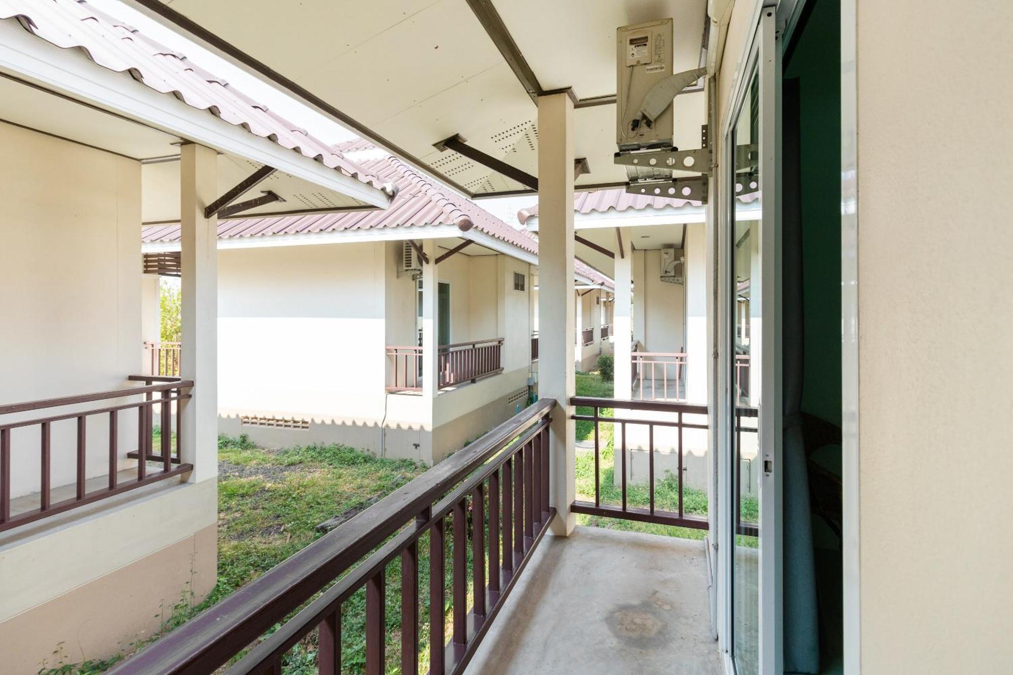Oyo 1163 Eden Hostel Phuket Bagian luar foto