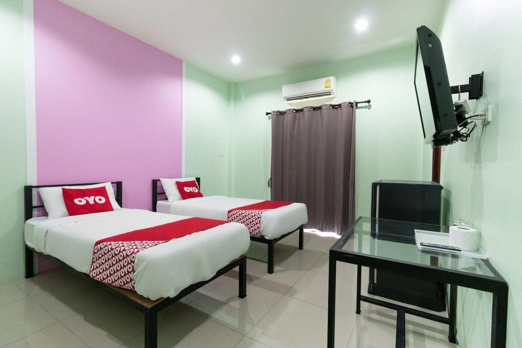 Oyo 1163 Eden Hostel Phuket Bagian luar foto