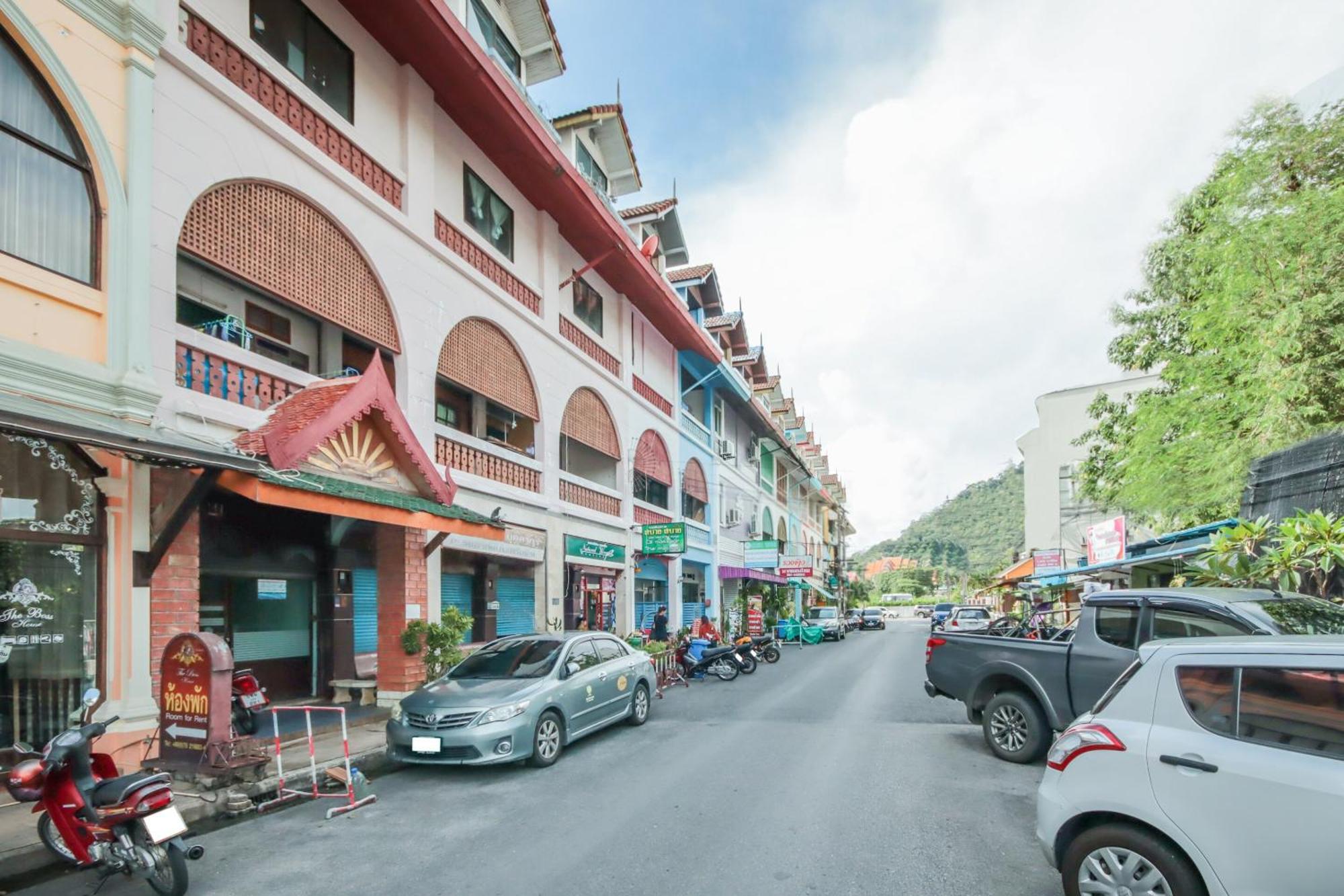 Oyo 1163 Eden Hostel Phuket Bagian luar foto