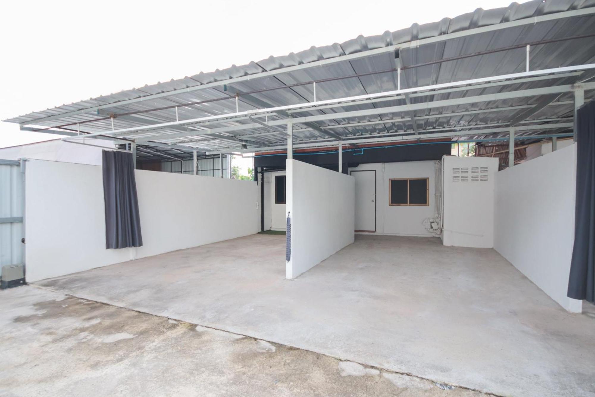 Oyo 1163 Eden Hostel Phuket Bagian luar foto