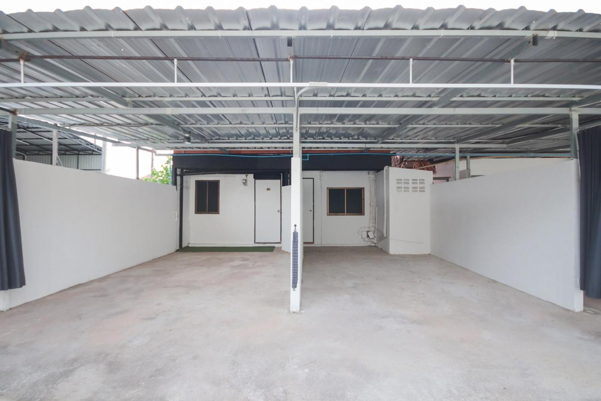 Oyo 1163 Eden Hostel Phuket Bagian luar foto