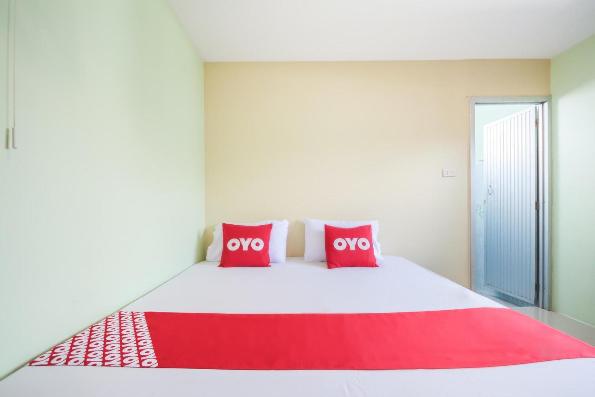 Oyo 1163 Eden Hostel Phuket Bagian luar foto