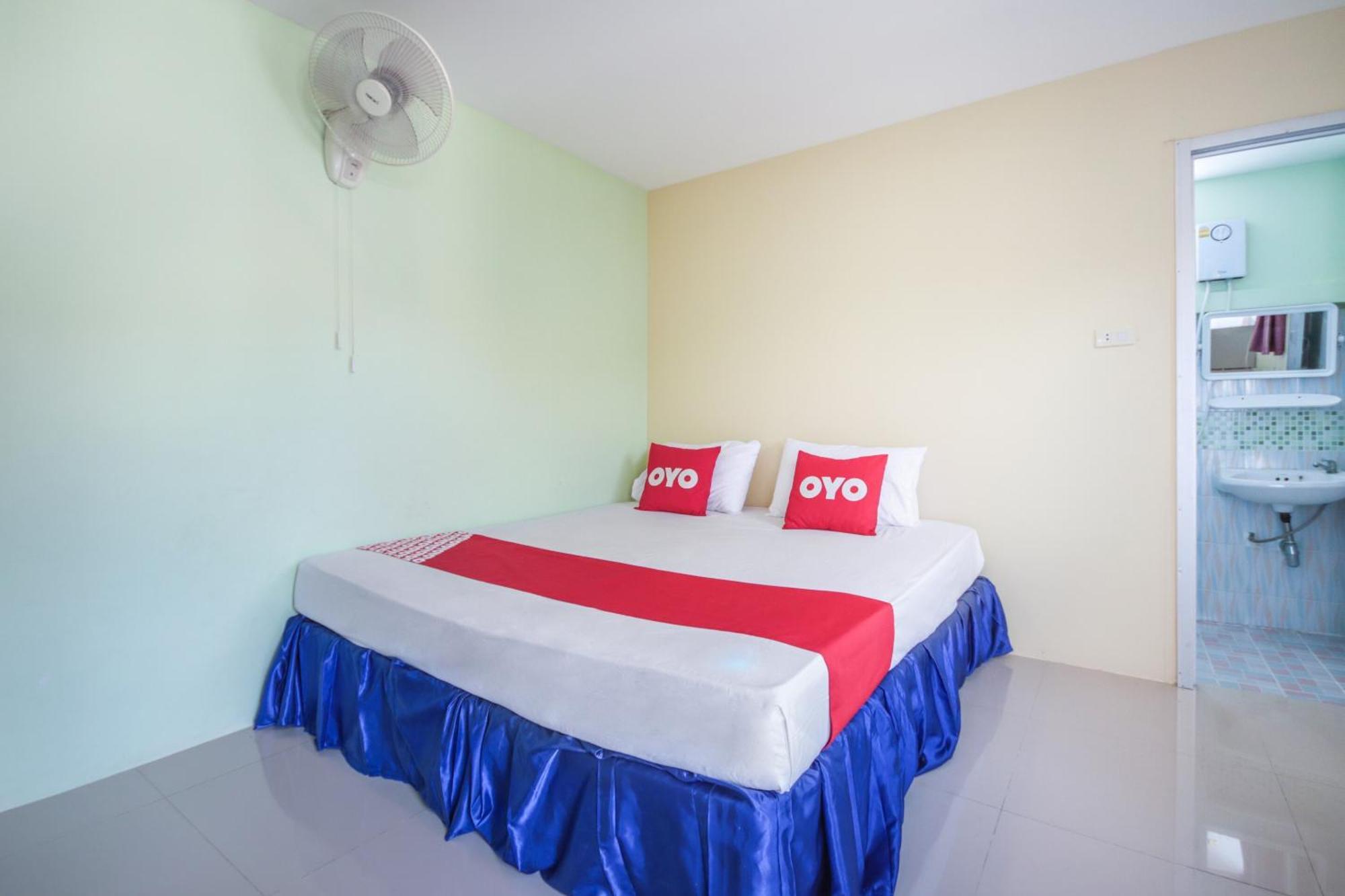 Oyo 1163 Eden Hostel Phuket Bagian luar foto