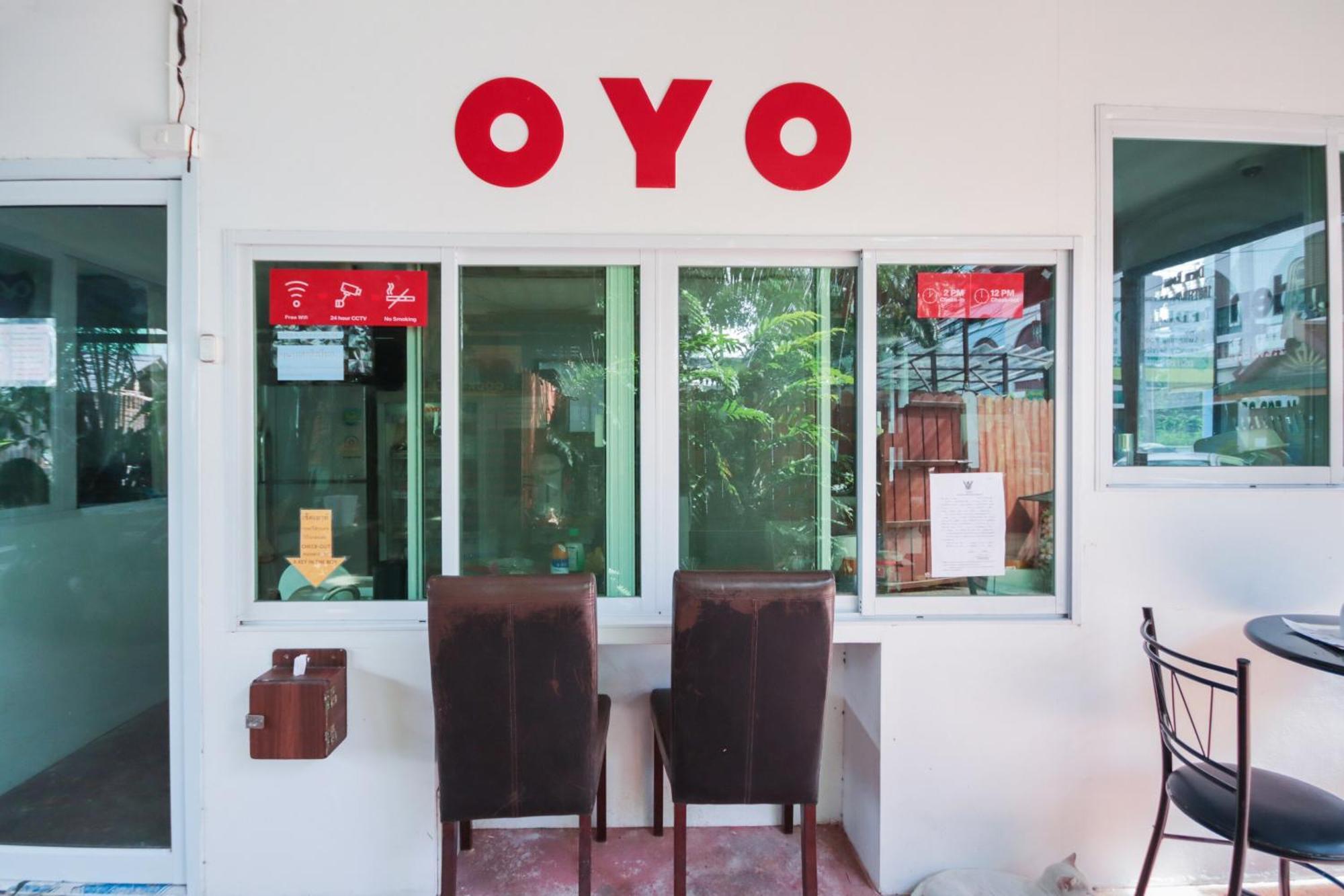 Oyo 1163 Eden Hostel Phuket Bagian luar foto