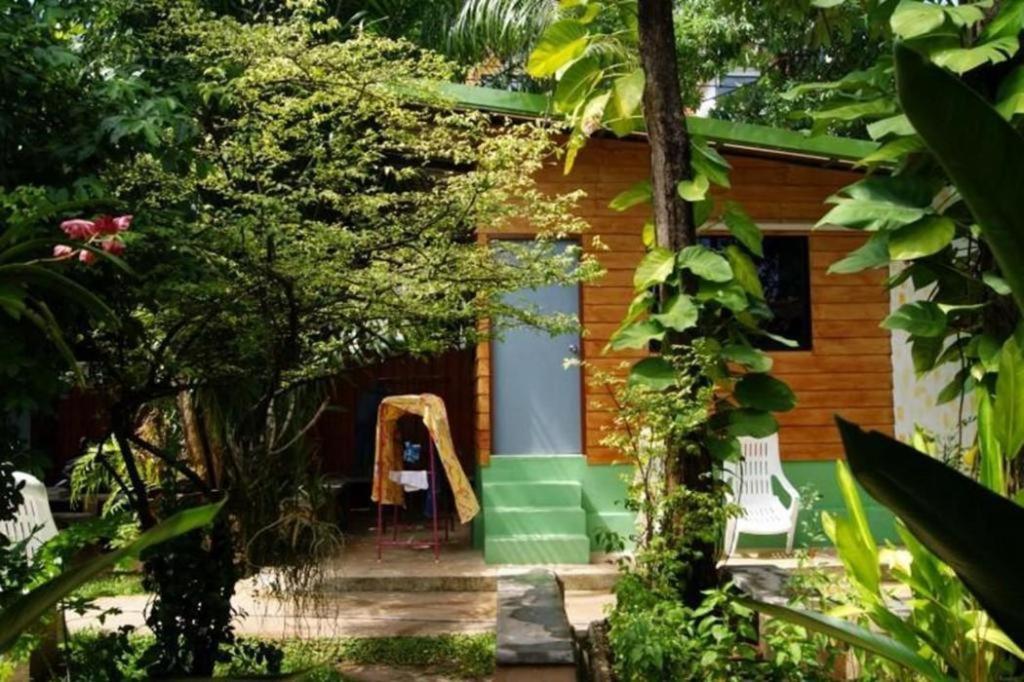 Oyo 1163 Eden Hostel Phuket Bagian luar foto
