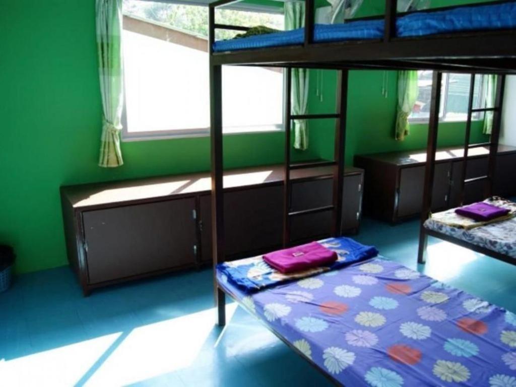 Oyo 1163 Eden Hostel Phuket Bagian luar foto