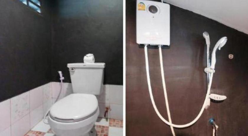 Oyo 1163 Eden Hostel Phuket Bagian luar foto