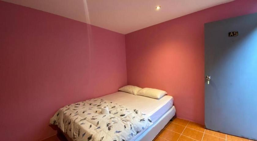 Oyo 1163 Eden Hostel Phuket Bagian luar foto