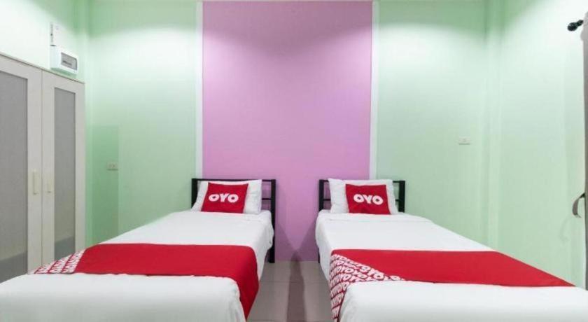 Oyo 1163 Eden Hostel Phuket Bagian luar foto