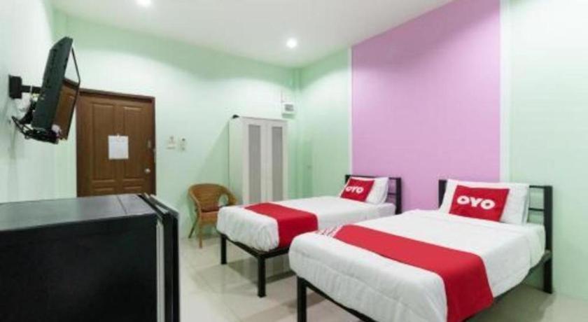 Oyo 1163 Eden Hostel Phuket Bagian luar foto