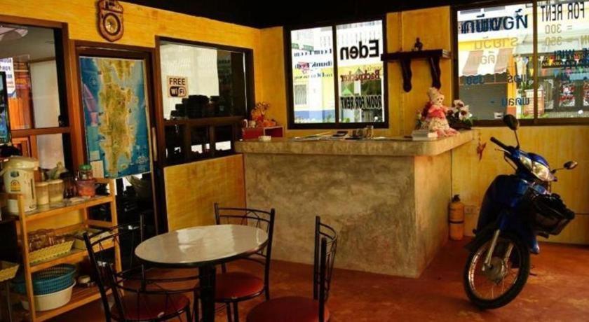 Oyo 1163 Eden Hostel Phuket Bagian luar foto