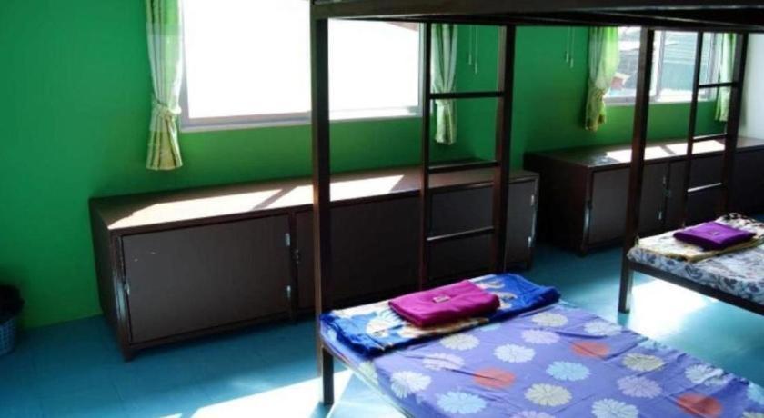 Oyo 1163 Eden Hostel Phuket Bagian luar foto