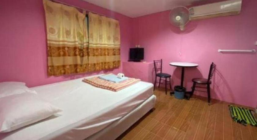 Oyo 1163 Eden Hostel Phuket Bagian luar foto